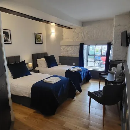 Bed & Breakfast Crews