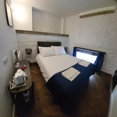 Crews Bed & Breakfast