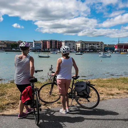 Bed & Breakfast Crews