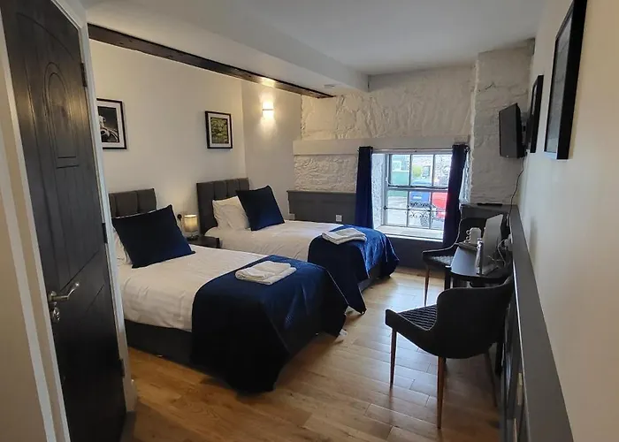 Bed & Breakfast Crews