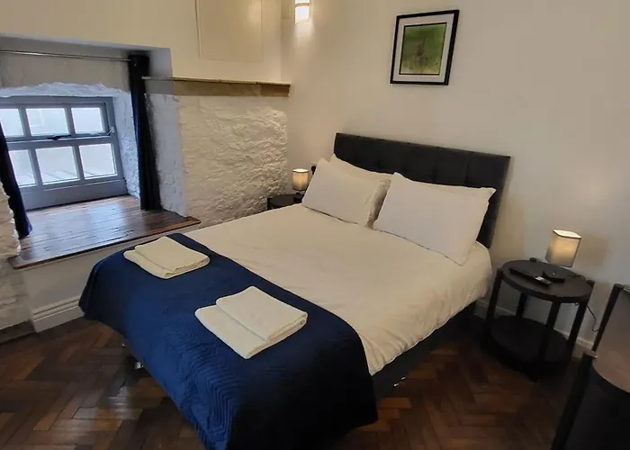 Bed & Breakfast Crews 3*