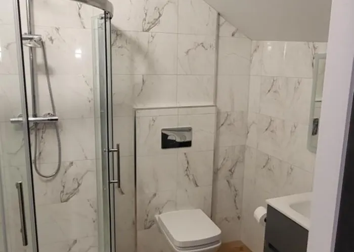 Crews Oda ve Kahvaltı 3*