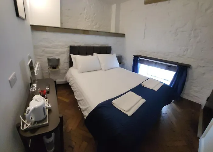 Crews Bed & Breakfast